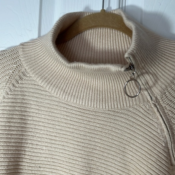 Carpetcom women’s long sleeve turtleneck, ivory sweater side shoulder zipper XL - Picture 2 of 13